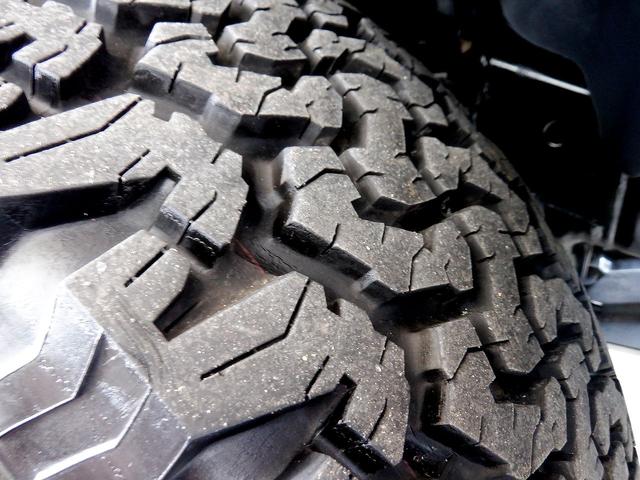 SVT ラプター スーパークルーキャブ 4WD 新車並行車 FOXショック ワンオフマフラー 純正17インチアルミ 専用レザーシート サンルーフ ヒルアシストモード付 V8 6200cc 411馬力エンジン(44枚目)