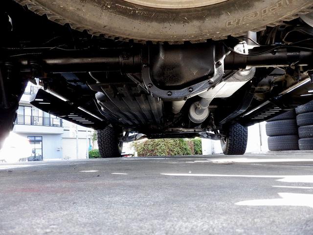 SVT ラプター スーパークルーキャブ 4WD 新車並行車 FOXショック ワンオフマフラー 純正17インチアルミ 専用レザーシート サンルーフ ヒルアシストモード付 V8 6200cc 411馬力エンジン(53枚目)