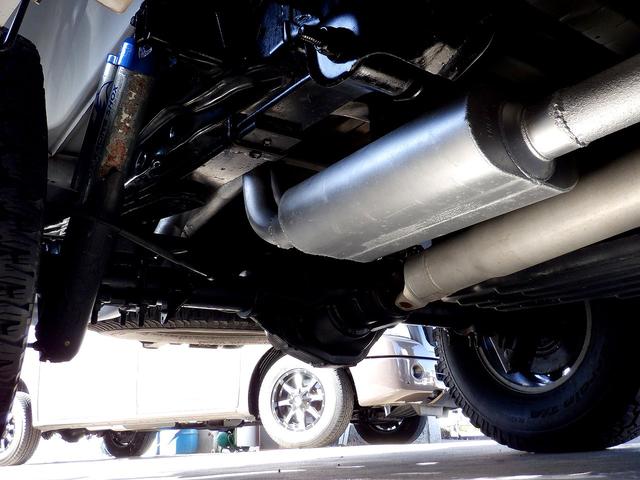 SVT ラプター スーパークルーキャブ 4WD 新車並行車 FOXショック ワンオフマフラー 純正17インチアルミ 専用レザーシート サンルーフ ヒルアシストモード付 V8 6200cc 411馬力エンジン(54枚目)