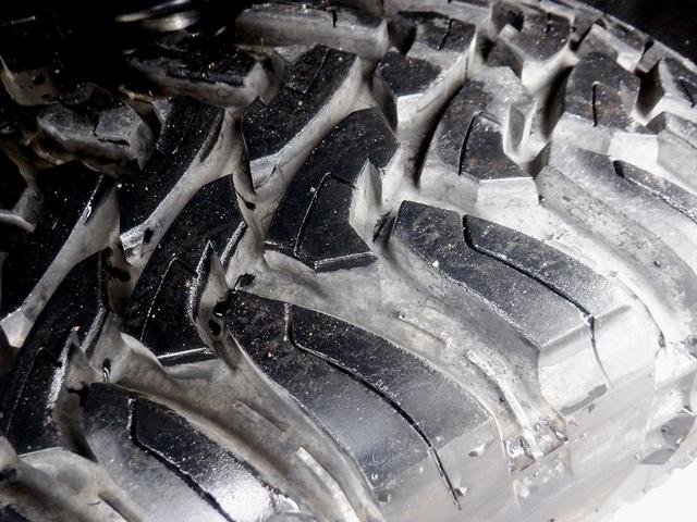 SVT ラプター 4WD スーパーキャブ 実走行証明書付き 6インチリフトアップ ボーラステンレスマフラー 37/13.5R20マッドタイヤ FUEL20インチアルミ 専用レザーシート ナビ・地デジ・バックカメラ(47枚目)