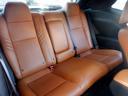 セカンドシートもレザーシートです。