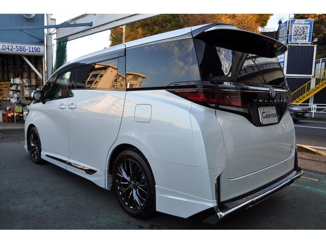 ヴェルファイアハイブリッド Ｚ　プレミア　Ｅ－ＦＯＵＲ・モデリスタエアロ・ムーンルーフ・ユニバーサルステップ・１３．２後席ディスプレイ・デジタルインナーミラー・サイドエンブレムイルミネーション・１オーナー・禁煙車・保証書（8枚目）