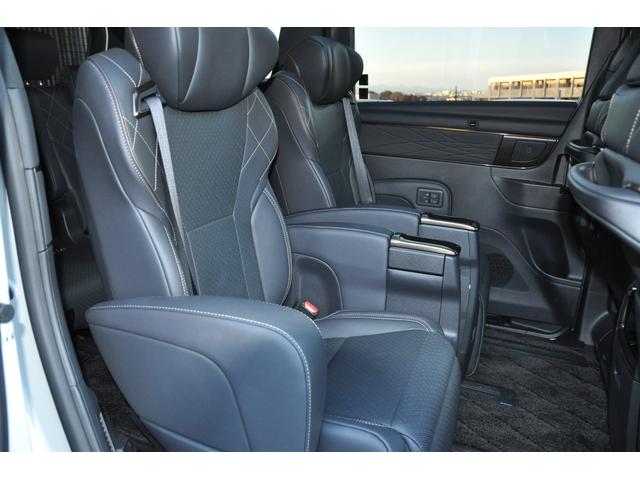 ヴェルファイアハイブリッド Ｚ　プレミア　Ｅ－ＦＯＵＲ・モデリスタエアロ・ムーンルーフ・ユニバーサルステップ・１３．２後席ディスプレイ・デジタルインナーミラー・サイドエンブレムイルミネーション・１オーナー・禁煙車・保証書（12枚目）