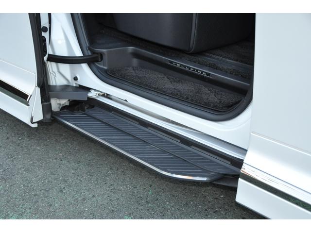 ヴェルファイアハイブリッド Ｚ　プレミア　Ｅ－ＦＯＵＲ・モデリスタエアロ・ムーンルーフ・ユニバーサルステップ・１３．２後席ディスプレイ・デジタルインナーミラー・サイドエンブレムイルミネーション・１オーナー・禁煙車・保証書（21枚目）