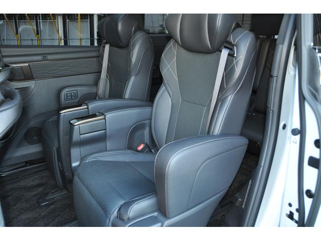 ヴェルファイアハイブリッド Ｚ　プレミア　Ｅ－ＦＯＵＲ・モデリスタエアロ・ムーンルーフ・ユニバーサルステップ・１３．２後席ディスプレイ・デジタルインナーミラー・サイドエンブレムイルミネーション・１オーナー・禁煙車・保証書（30枚目）