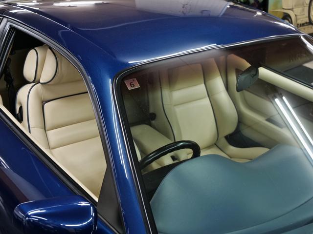 ヴァンテージ 　Ｖ５５０　並行（本国仕様）　右ハンドル　フロア６速ＭＴ　パーチメントレザー／ロイヤルブルーパイピング　２ＷＤ　ＡＢＳ　パワーステアリング　ＥＴＣ　本革シート　シートヒーター　キーレス（15枚目）
