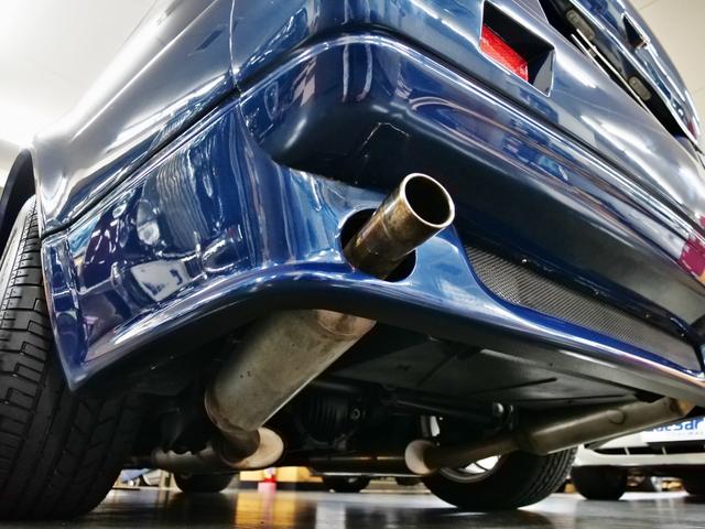 ヴァンテージ 　Ｖ５５０　並行（本国仕様）　右ハンドル　フロア６速ＭＴ　パーチメントレザー／ロイヤルブルーパイピング　２ＷＤ　ＡＢＳ　パワーステアリング　ＥＴＣ　本革シート　シートヒーター　キーレス（22枚目）