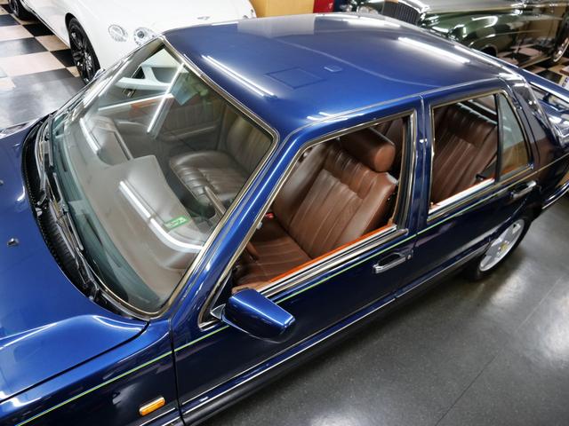 テーマ ８．３２　正規ディーラー車　左ハンドル　フロア５速マニュアル　タンレザー内色（10枚目）