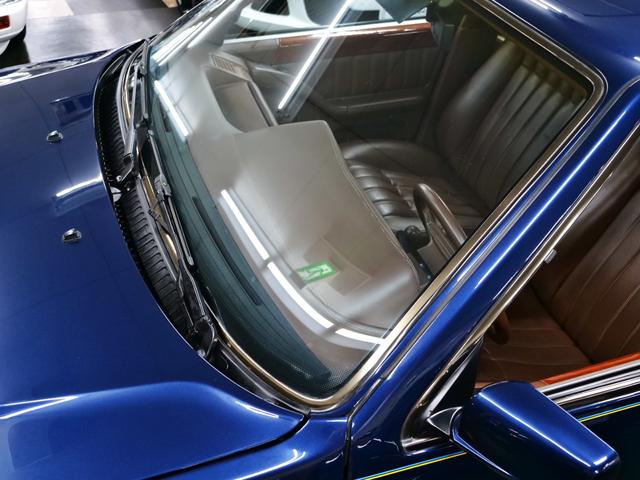 テーマ ８．３２　正規ディーラー車　左ハンドル　フロア５速マニュアル　タンレザー内色（12枚目）