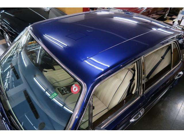 シルバースピリットIII ベースグレード　並行輸入車　右ハンドル　コラム４速ＡＴ　外色ピーコックブルー　内色パーチメントレザー／ロイヤルブルーパイピング（4枚目）