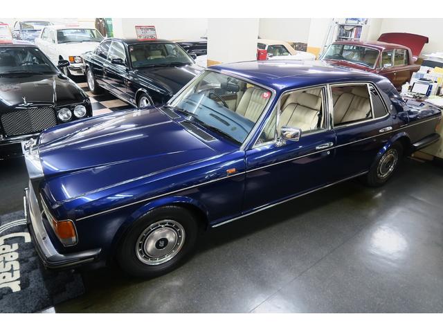 シルバースピリットIII ベースグレード　並行輸入車　右ハンドル　コラム４速ＡＴ　外色ピーコックブルー　内色パーチメントレザー／ロイヤルブルーパイピング（5枚目）