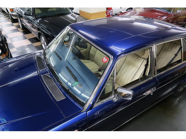 シルバースピリットIII ベースグレード　並行輸入車　右ハンドル　コラム４速ＡＴ　外色ピーコックブルー　内色パーチメントレザー／ロイヤルブルーパイピング（8枚目）