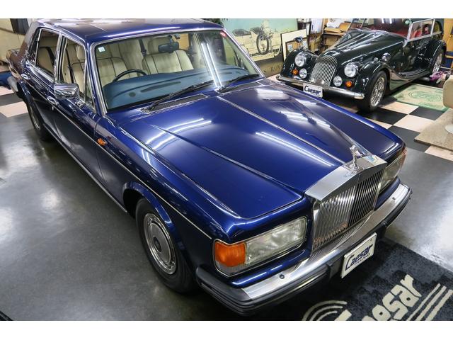 シルバースピリットIII ベースグレード　並行輸入車　右ハンドル　コラム４速ＡＴ　外色ピーコックブルー　内色パーチメントレザー／ロイヤルブルーパイピング（9枚目）