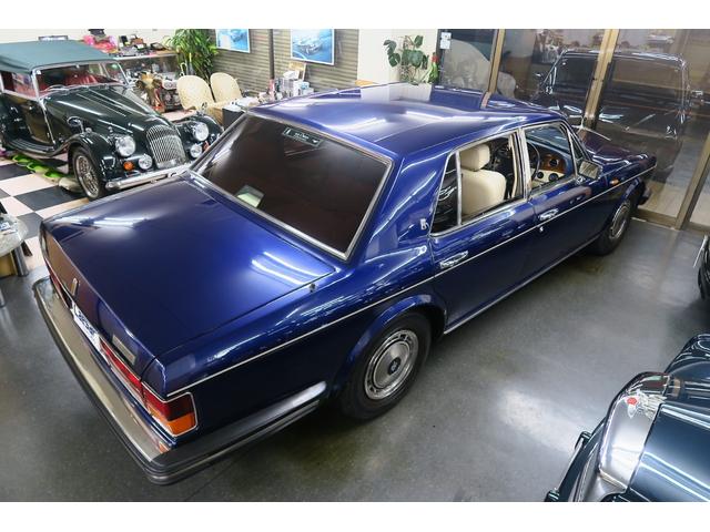 シルバースピリットIII ベースグレード　並行輸入車　右ハンドル　コラム４速ＡＴ　外色ピーコックブルー　内色パーチメントレザー／ロイヤルブルーパイピング（11枚目）