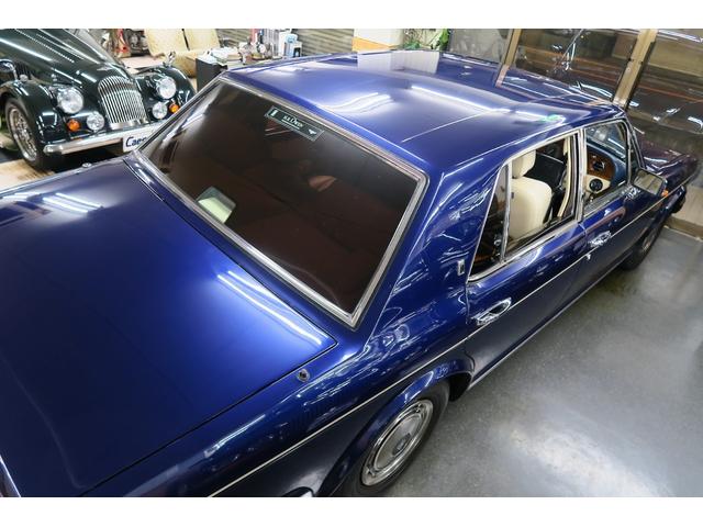 シルバースピリットIII ベースグレード　並行輸入車　右ハンドル　コラム４速ＡＴ　外色ピーコックブルー　内色パーチメントレザー／ロイヤルブルーパイピング（14枚目）