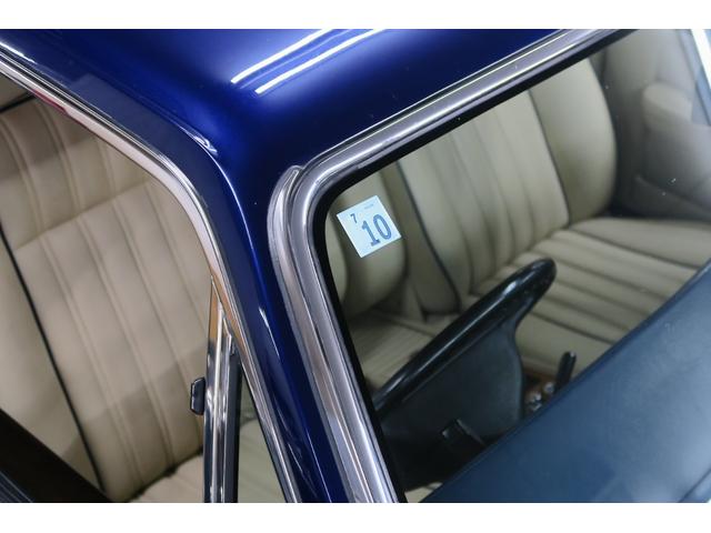 シルバースピリットIII ベースグレード　並行輸入車　右ハンドル　コラム４速ＡＴ　外色ピーコックブルー　内色パーチメントレザー／ロイヤルブルーパイピング（15枚目）