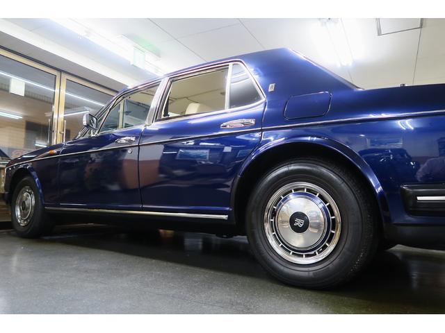 シルバースピリットIII ベースグレード　並行輸入車　右ハンドル　コラム４速ＡＴ　外色ピーコックブルー　内色パーチメントレザー／ロイヤルブルーパイピング（22枚目）