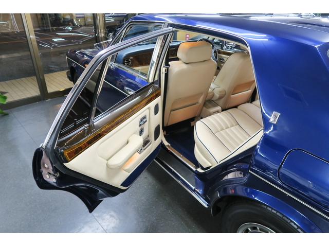 シルバースピリットIII ベースグレード　並行輸入車　右ハンドル　コラム４速ＡＴ　外色ピーコックブルー　内色パーチメントレザー／ロイヤルブルーパイピング（37枚目）