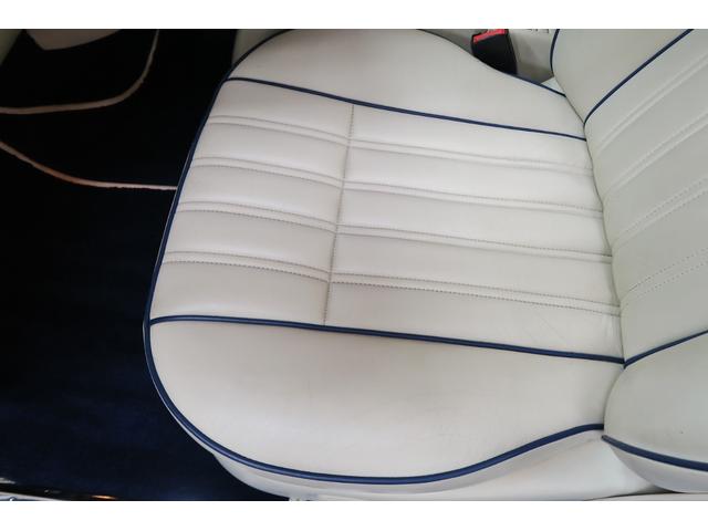 シルバースピリットIII ベースグレード　並行輸入車　右ハンドル　コラム４速ＡＴ　外色ピーコックブルー　内色パーチメントレザー／ロイヤルブルーパイピング（38枚目）