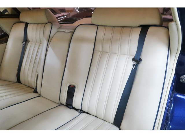 シルバースピリットIII ベースグレード　並行輸入車　右ハンドル　コラム４速ＡＴ　外色ピーコックブルー　内色パーチメントレザー／ロイヤルブルーパイピング（39枚目）