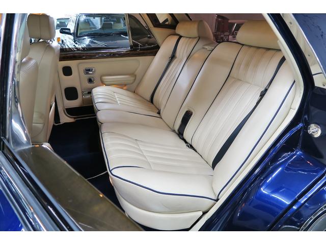 シルバースピリットIII ベースグレード　並行輸入車　右ハンドル　コラム４速ＡＴ　外色ピーコックブルー　内色パーチメントレザー／ロイヤルブルーパイピング（40枚目）