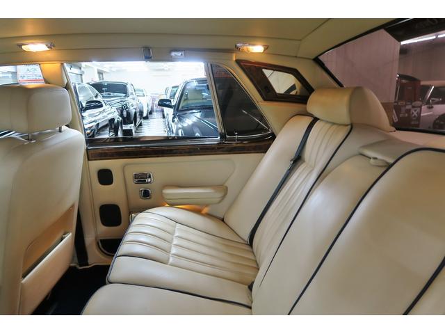 シルバースピリットIII ベースグレード　並行輸入車　右ハンドル　コラム４速ＡＴ　外色ピーコックブルー　内色パーチメントレザー／ロイヤルブルーパイピング（41枚目）