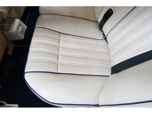 シルバースピリットIII ベースグレード　並行輸入車　右ハンドル　コラム４速ＡＴ　外色ピーコックブルー　内色パーチメントレザー／ロイヤルブルーパイピング（44枚目）