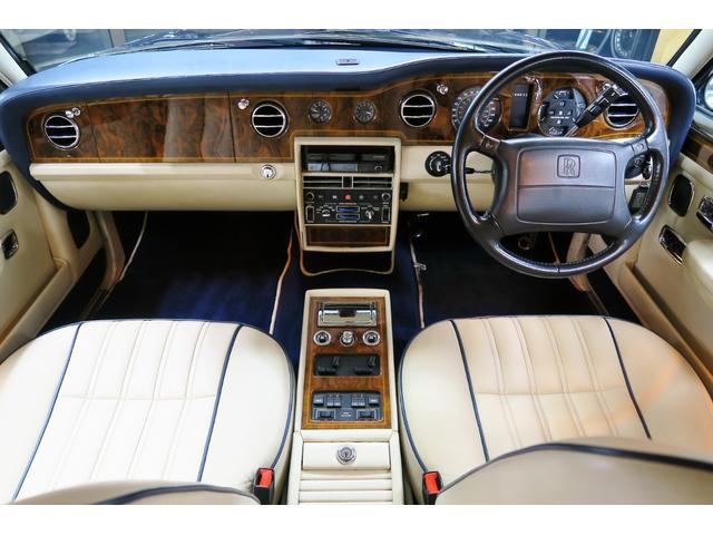 シルバースピリットIII ベースグレード　並行輸入車　右ハンドル　コラム４速ＡＴ　外色ピーコックブルー　内色パーチメントレザー／ロイヤルブルーパイピング（46枚目）