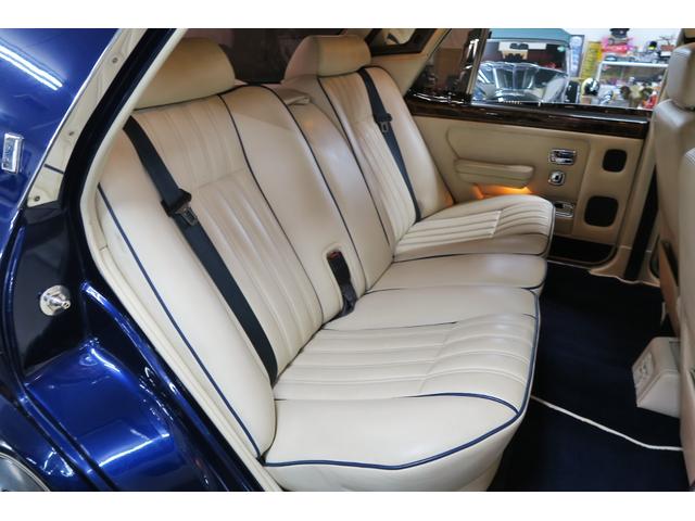 シルバースピリットIII ベースグレード　並行輸入車　右ハンドル　コラム４速ＡＴ　外色ピーコックブルー　内色パーチメントレザー／ロイヤルブルーパイピング（47枚目）