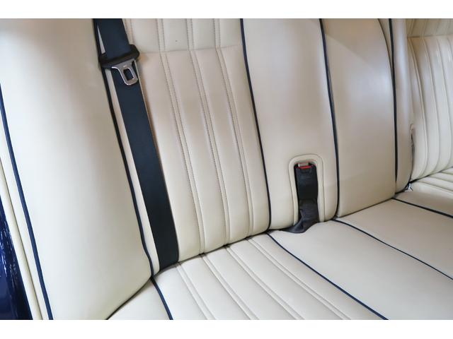 シルバースピリットIII ベースグレード　並行輸入車　右ハンドル　コラム４速ＡＴ　外色ピーコックブルー　内色パーチメントレザー／ロイヤルブルーパイピング（49枚目）