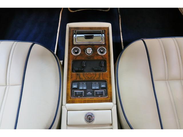 シルバースピリットIII ベースグレード　並行輸入車　右ハンドル　コラム４速ＡＴ　外色ピーコックブルー　内色パーチメントレザー／ロイヤルブルーパイピング（51枚目）