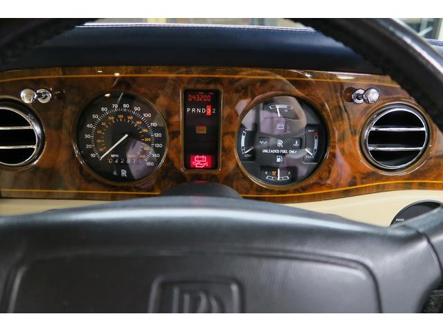 シルバースピリットIII ベースグレード　並行輸入車　右ハンドル　コラム４速ＡＴ　外色ピーコックブルー　内色パーチメントレザー／ロイヤルブルーパイピング（53枚目）