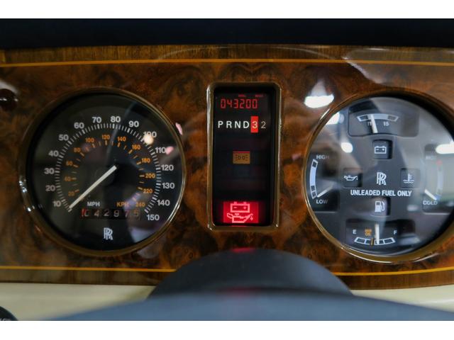 シルバースピリットIII ベースグレード　並行輸入車　右ハンドル　コラム４速ＡＴ　外色ピーコックブルー　内色パーチメントレザー／ロイヤルブルーパイピング（56枚目）