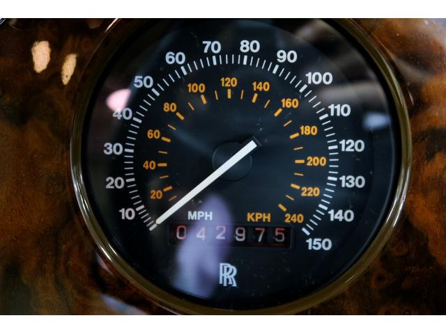 シルバースピリットIII ベースグレード　並行輸入車　右ハンドル　コラム４速ＡＴ　外色ピーコックブルー　内色パーチメントレザー／ロイヤルブルーパイピング（58枚目）