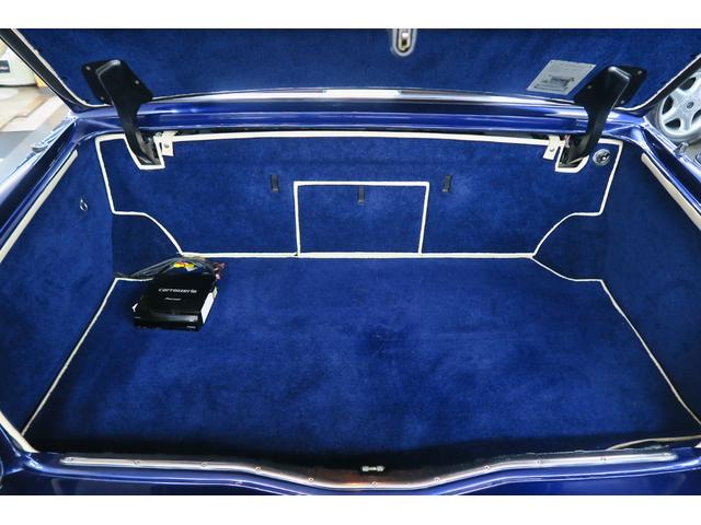 シルバースピリットIII ベースグレード　並行輸入車　右ハンドル　コラム４速ＡＴ　外色ピーコックブルー　内色パーチメントレザー／ロイヤルブルーパイピング（60枚目）