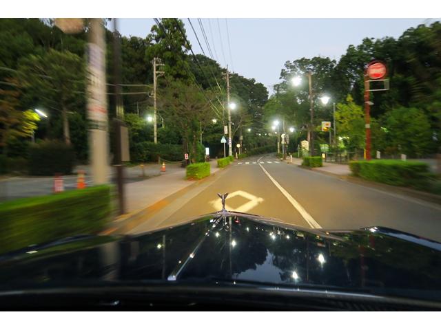 シルバースピリットIII ベースグレード　並行輸入車　右ハンドル　コラム４速ＡＴ　外色ピーコックブルー　内色パーチメントレザー／ロイヤルブルーパイピング（65枚目）