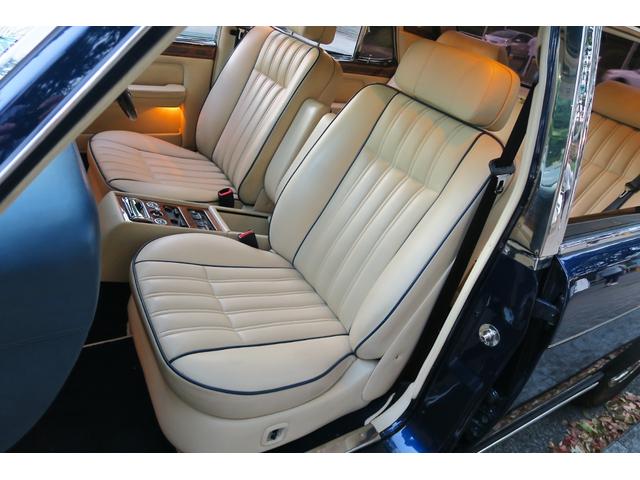 シルバースピリットIII ベースグレード　並行輸入車　右ハンドル　コラム４速ＡＴ　外色ピーコックブルー　内色パーチメントレザー／ロイヤルブルーパイピング（77枚目）