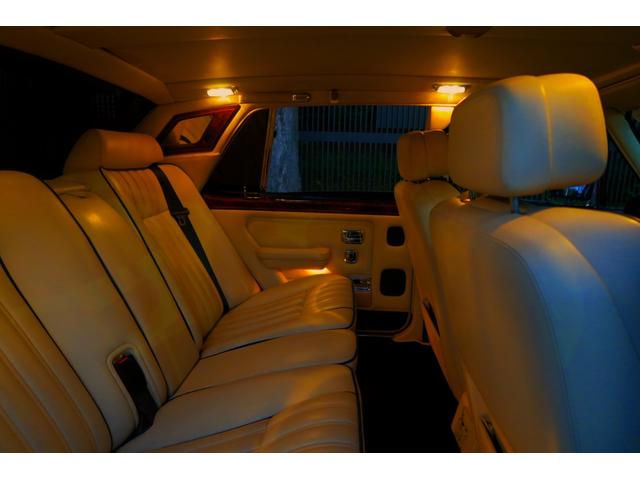 シルバースピリットIII ベースグレード　並行輸入車　右ハンドル　コラム４速ＡＴ　外色ピーコックブルー　内色パーチメントレザー／ロイヤルブルーパイピング（78枚目）