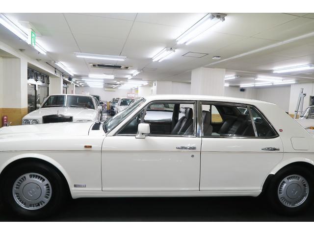 ベントレーその他 ターボR 正規ディーラー車 右ハンドル コラム3速AT 外色ホワイト 内色マッシュルームレザー(5枚目)
