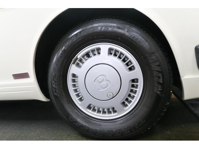 ベントレーその他 ターボR 正規ディーラー車 右ハンドル コラム3速AT 外色ホワイト 内色マッシュルームレザー(19枚目)