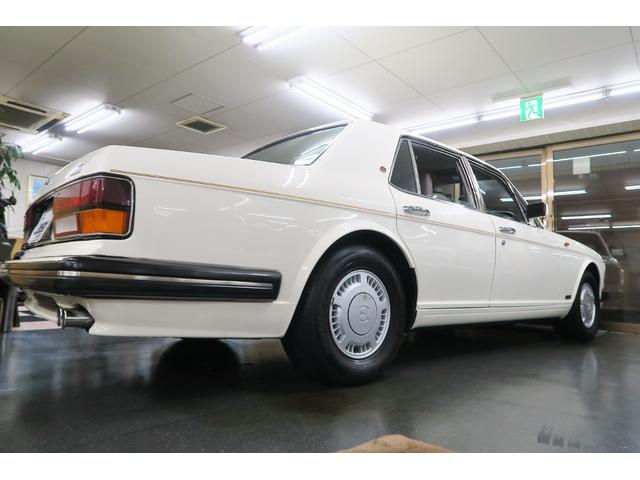 ベントレーその他 ターボR 正規ディーラー車 右ハンドル コラム3速AT 外色ホワイト 内色マッシュルームレザー(30枚目)