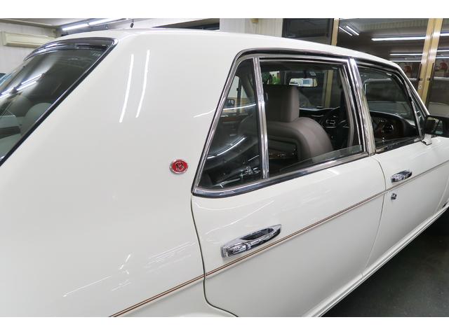 ベントレーその他 ターボR 正規ディーラー車 右ハンドル コラム3速AT 外色ホワイト 内色マッシュルームレザー(37枚目)
