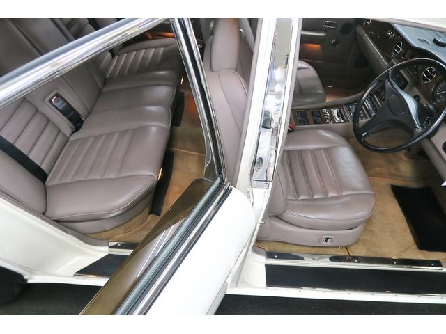 ベントレーその他 ターボR 正規ディーラー車 右ハンドル コラム3速AT 外色ホワイト 内色マッシュルームレザー(42枚目)