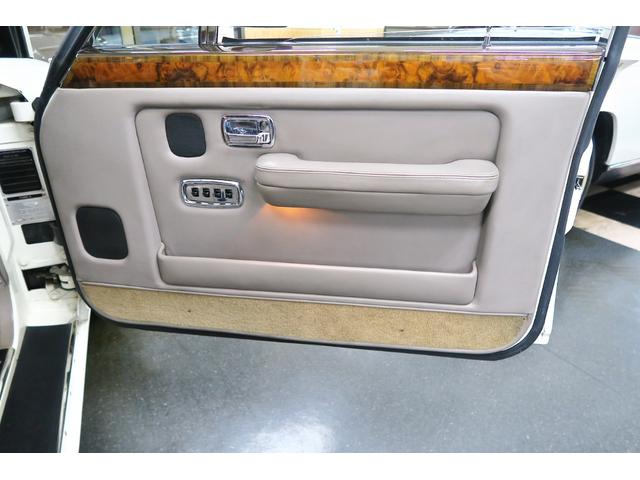 ベントレーその他 ターボR 正規ディーラー車 右ハンドル コラム3速AT 外色ホワイト 内色マッシュルームレザー(48枚目)