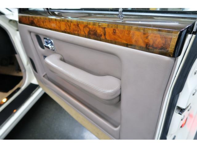 ベントレーその他 ターボR 正規ディーラー車 右ハンドル コラム3速AT 外色ホワイト 内色マッシュルームレザー(51枚目)