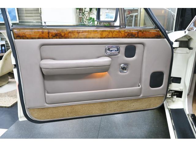 ベントレーその他 ターボR 正規ディーラー車 右ハンドル コラム3速AT 外色ホワイト 内色マッシュルームレザー(53枚目)