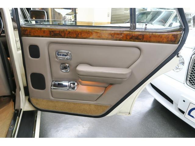 ベントレーその他 ターボR 正規ディーラー車 右ハンドル コラム3速AT 外色ホワイト 内色マッシュルームレザー(65枚目)