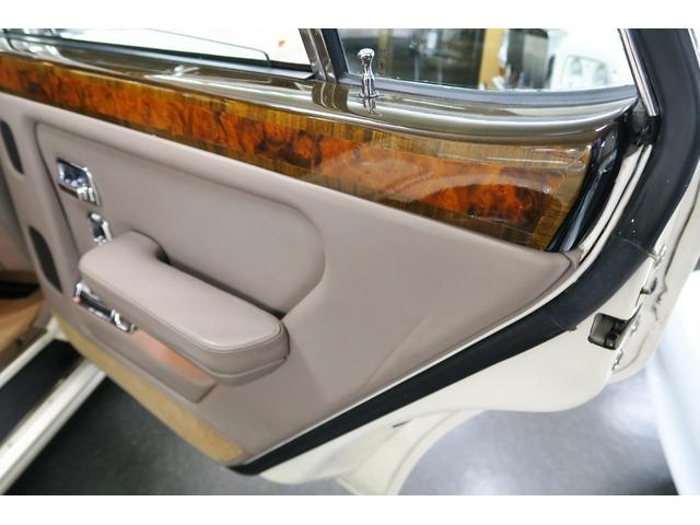 ベントレーその他 ターボR 正規ディーラー車 右ハンドル コラム3速AT 外色ホワイト 内色マッシュルームレザー(67枚目)