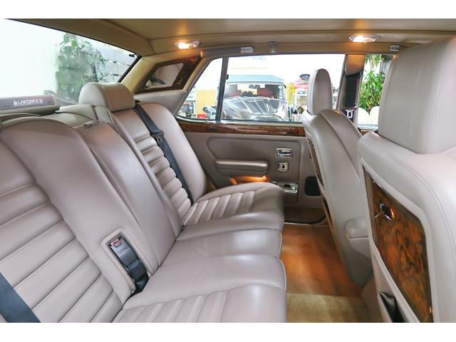 ベントレーその他 ターボR 正規ディーラー車 右ハンドル コラム3速AT 外色ホワイト 内色マッシュルームレザー(68枚目)