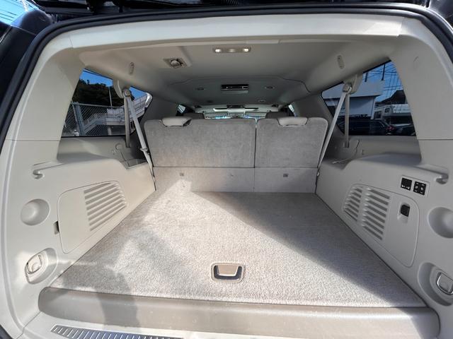リア荷室も使用感を感じない綺麗さです